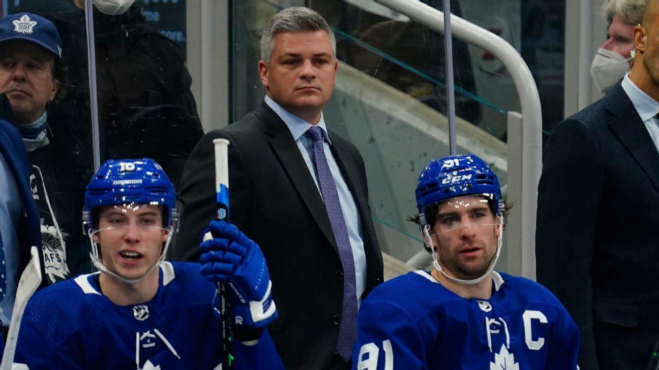 Maple Leafs GM, coach OK despite 1st-round flop