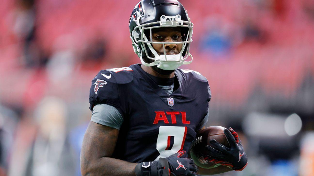 Falcons' Pitts has knee surgery, out rest of season