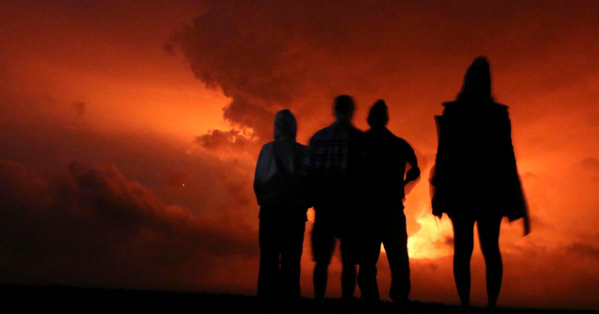 Two volcanoes erupt simultaneously in Hawaii for first time in decades