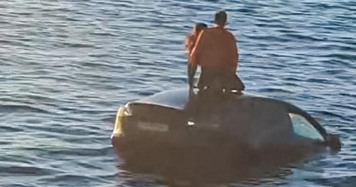 Motorists who plunged into frigid water rescued by a floating sauna