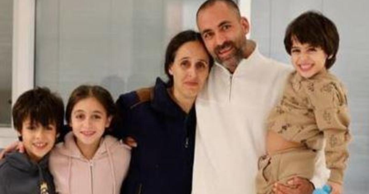 Reunited Israeli family says freeing Gaza hostages is the "only mission"