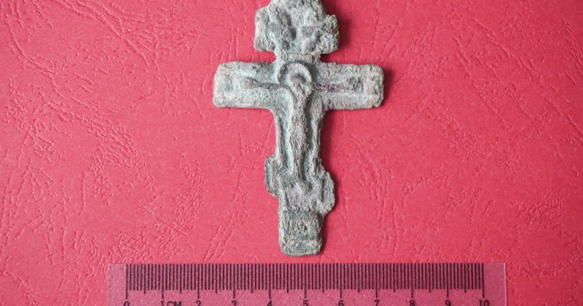 Metal detectorist finds centuries-old artifact outlawed by emperor