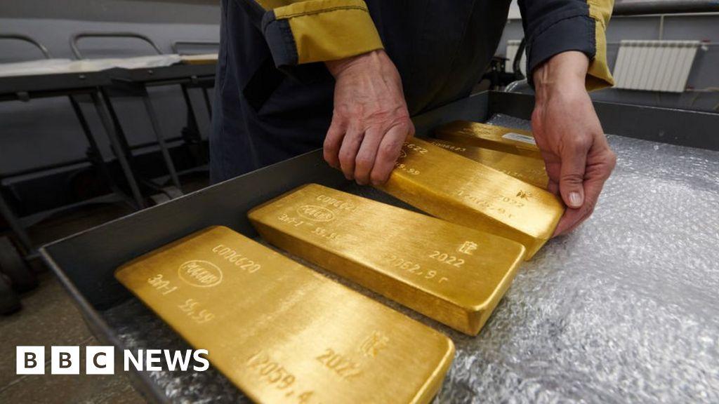 Ukraine war: UK joins ban on imports of Russian gold