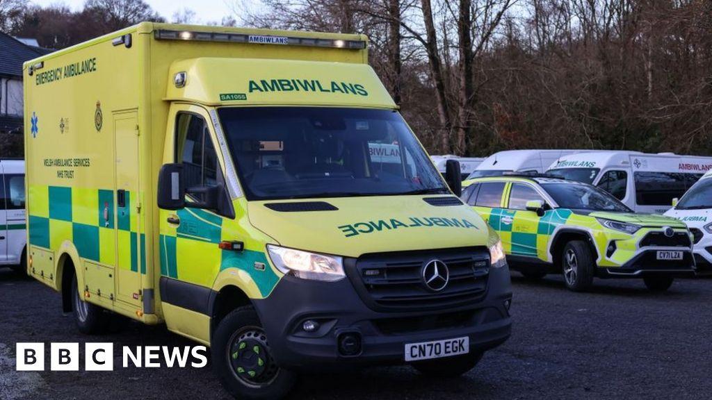 Wales' ambulance strike pay talks continue - Unite leader