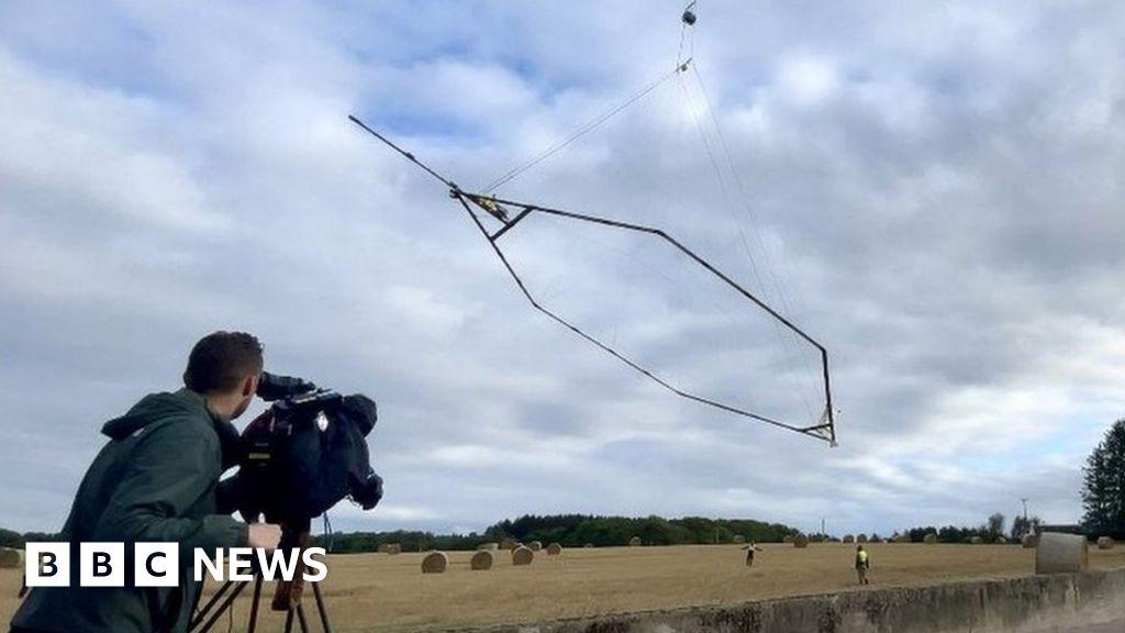 Antenna suspended from helicopter causes power cut near Balmedie