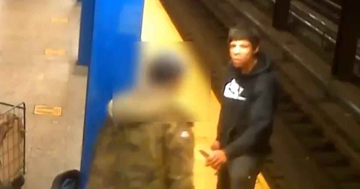 Video: Knifepoint brawl in Brooklyn subway station spills onto tracks